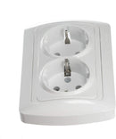 Kombi Steckdose Auf einem sokel Einsat mit 2-fach Wippe ALPINWEISS